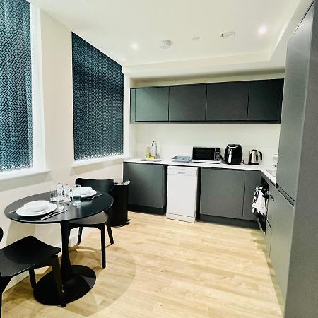 Fully Equipped One Bedroom Apartment Near Old Trafford Stadium! แมนเชสเตอร์ ภายนอก รูปภาพ