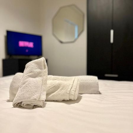 Fully Equipped One Bedroom Apartment Near Old Trafford Stadium! แมนเชสเตอร์ ภายนอก รูปภาพ