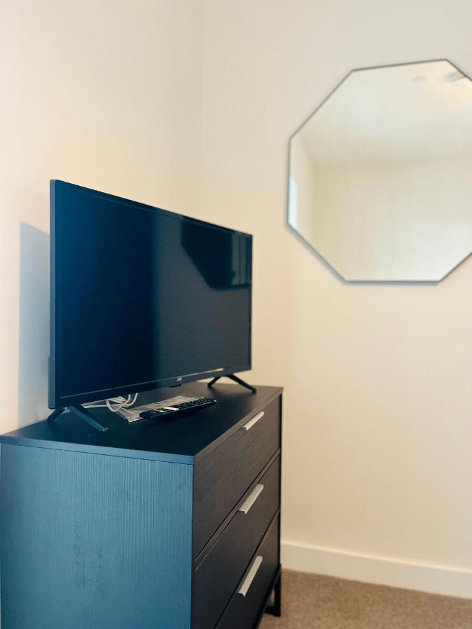Fully Equipped One Bedroom Apartment Near Old Trafford Stadium! แมนเชสเตอร์ ภายนอก รูปภาพ