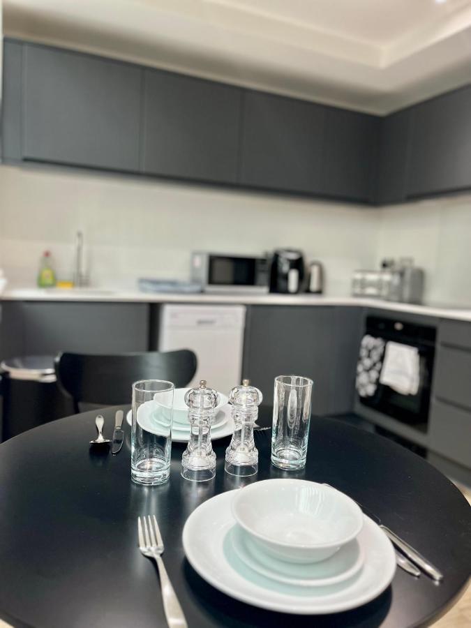 Fully Equipped One Bedroom Apartment Near Old Trafford Stadium! แมนเชสเตอร์ ภายนอก รูปภาพ