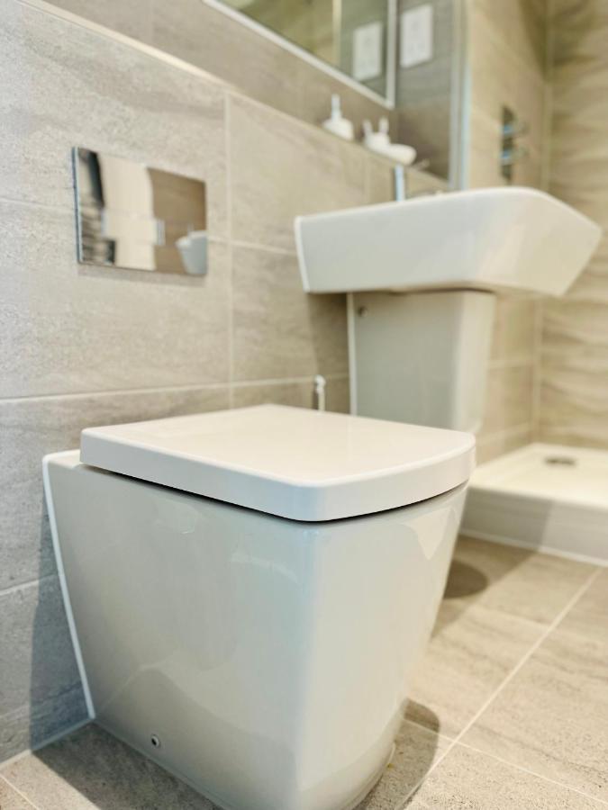 Fully Equipped One Bedroom Apartment Near Old Trafford Stadium! แมนเชสเตอร์ ภายนอก รูปภาพ